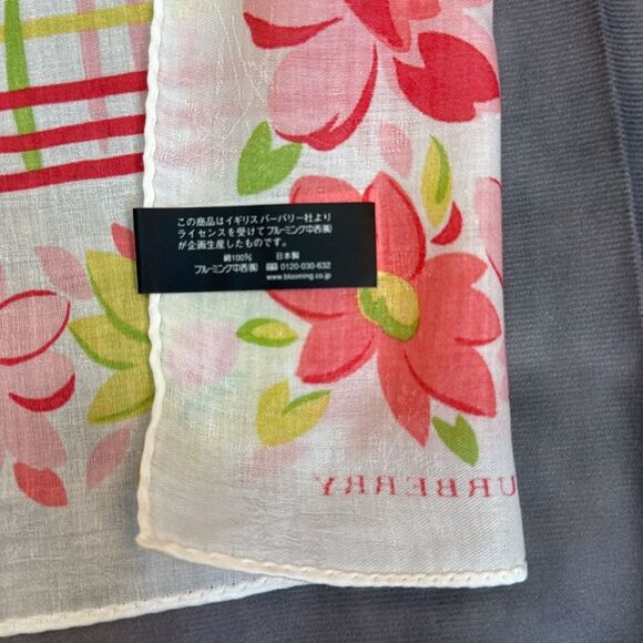 NWT Burberry Scarf - Picture 6 of 8